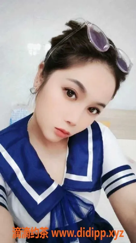 广州楼凤-白云飞飞，32岁制服风骚少妇，160cm，500元体验