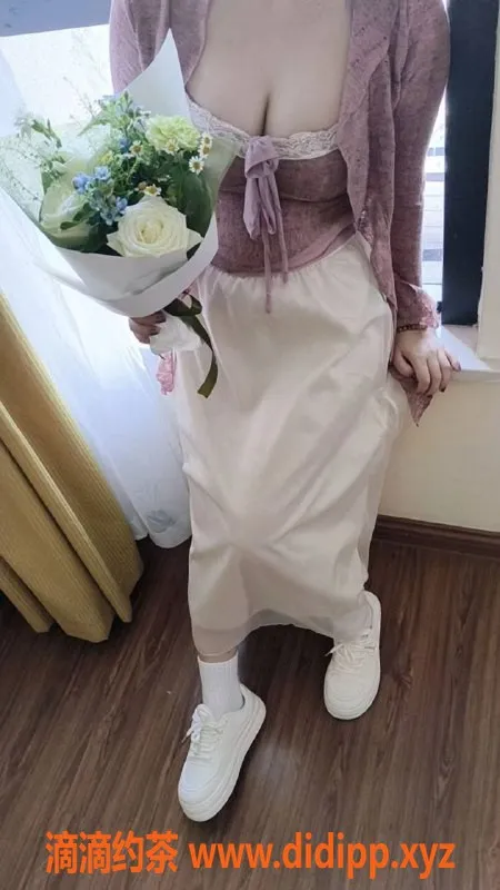 重庆楼凤-重庆渝北婷婷，18岁162cm，108斤C杯服务