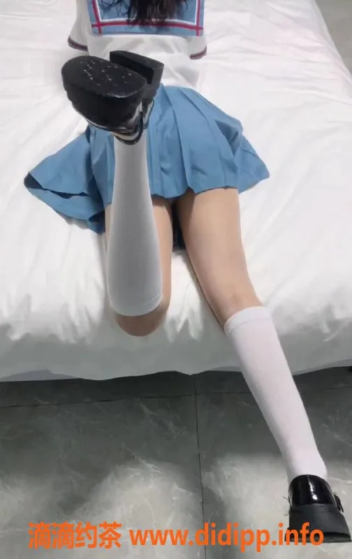 重庆楼凤-重庆渝北婷婷，18岁162cm，108斤C杯服务