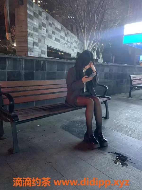 重庆楼凤-重庆渝北婷婷，18岁162cm，108斤C杯服务