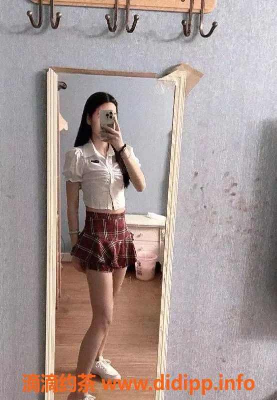 重庆楼凤-重庆琪琪，19岁双重享受，169cm 95斤