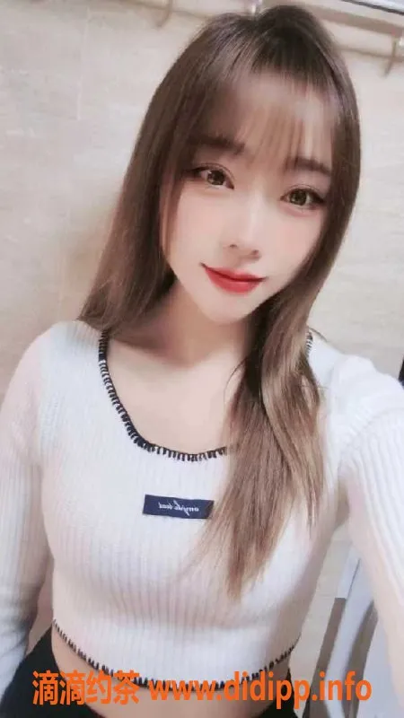 广州楼凤-天河甜美兼职笑笑，19岁，36D，价格实惠