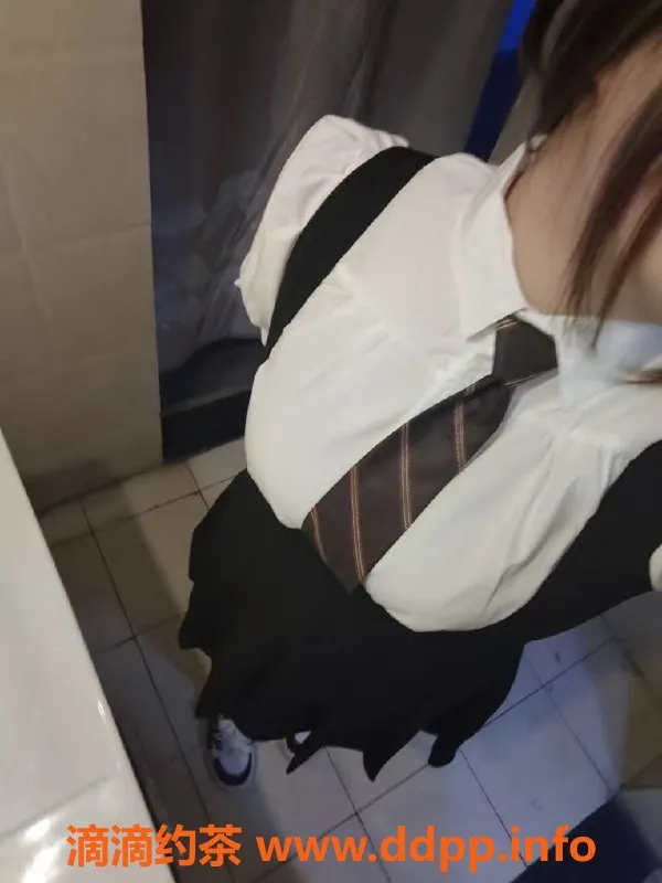 成都楼凤-成都19岁嫩妹啵啵，165cm C罩杯400元一次