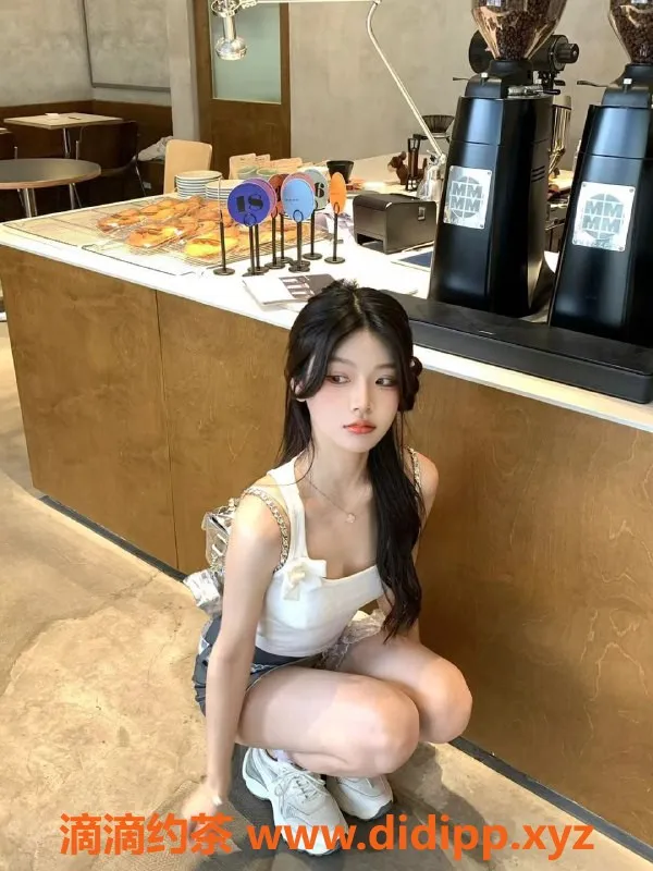 深圳楼凤-高挑白嫩网红，175cm 真实全能服务