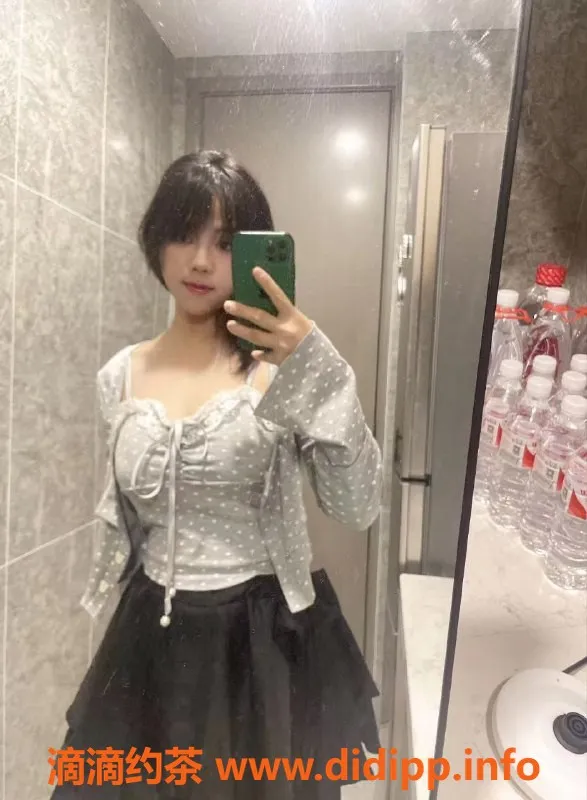 深圳楼凤-宝安栗子，06年小姑娘，700元超值服务