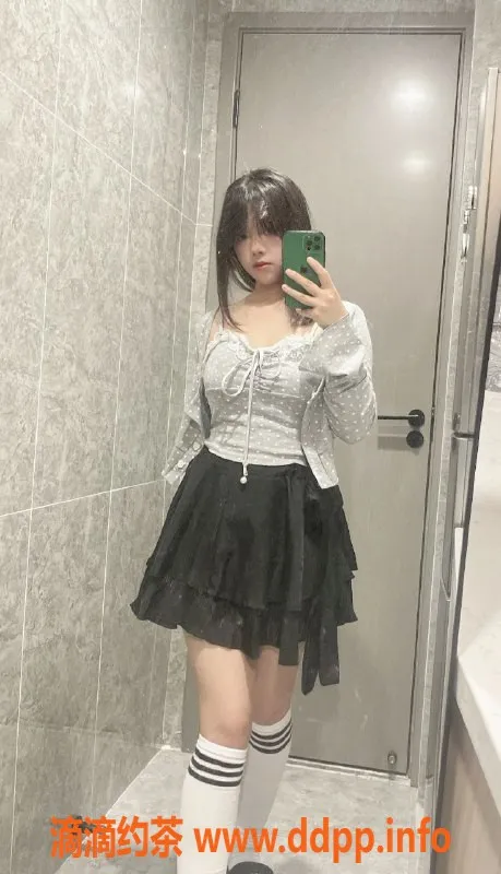 深圳楼凤-宝安栗子，06年小姑娘，700元超值服务