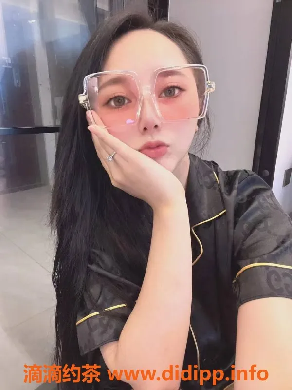 长沙楼凤-长沙县琪琪，166高97重，D罩杯陪浴服务