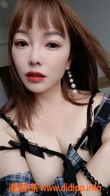 广州楼凤-广州大石美人痣少妇VV，34岁156cm，超值服务！