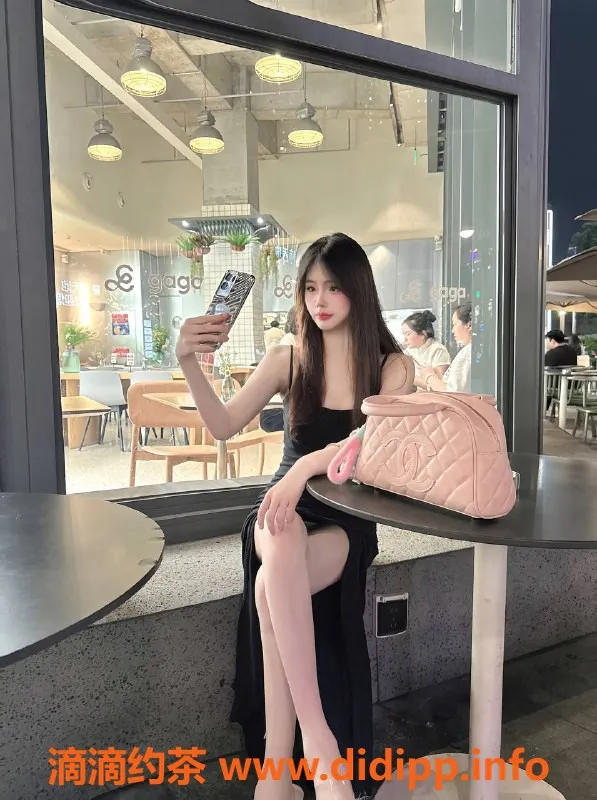 深圳楼凤-深圳龙华甜妹儿，长腿服务超赞，1200元起