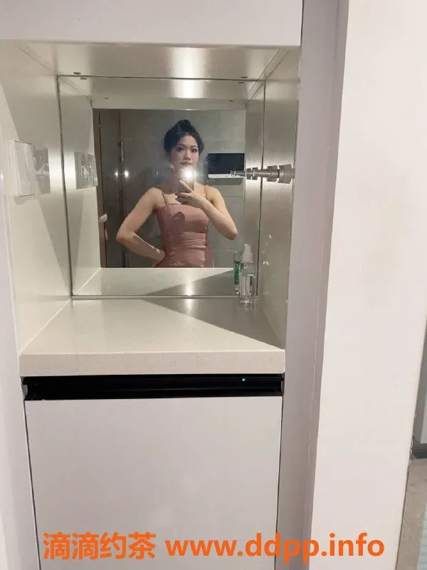 成都楼凤-成华区小e，价格5p，御姐车体验