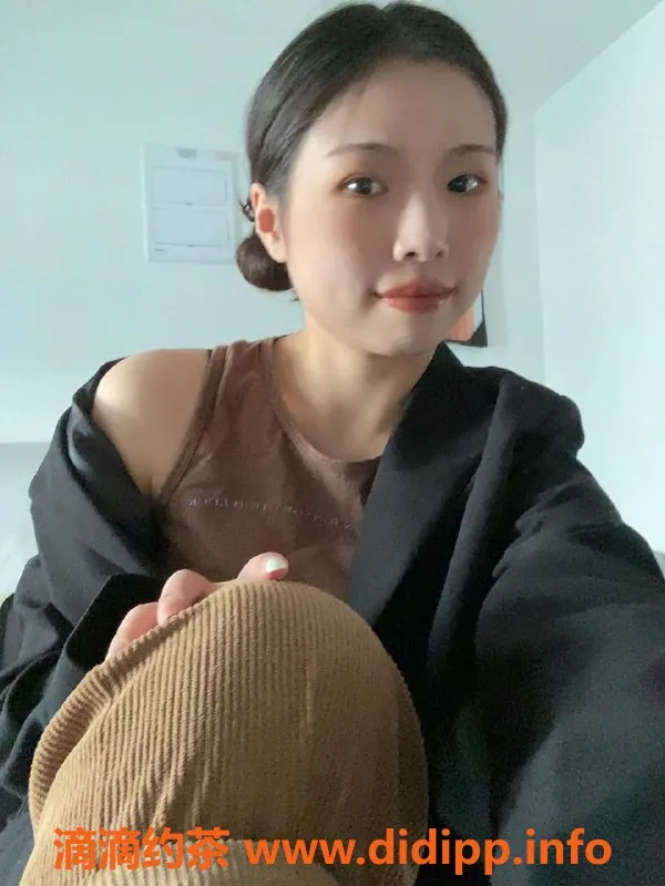 成都楼凤-成华区小e，价格5p，御姐车体验