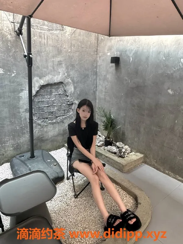 深圳楼凤-龙华嫩妹萱萱，撩人课费仅P800