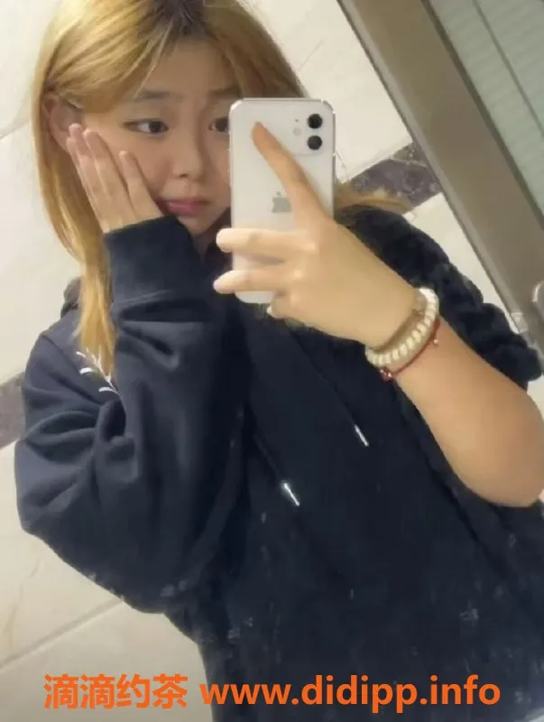 成都楼凤-新都区小蛇，5p 9pp，嫩妹车服务体验