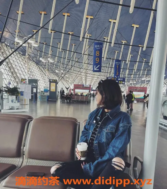 深圳楼凤-南山依娜，性价比超高的大胸服务