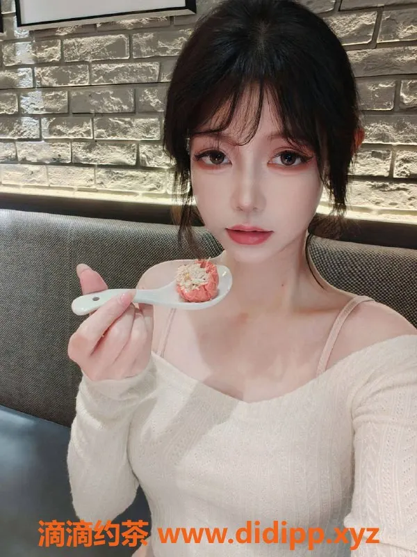 厦门spa会所-西西，18岁大学生，165cm超白皮，热情服务