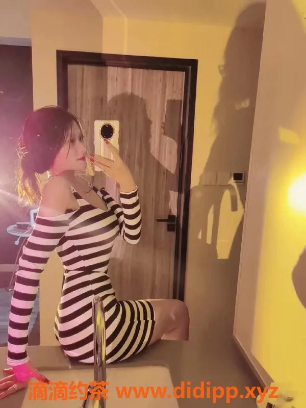 杭州楼凤-上城区小何老师 高颜值大长腿 纯天然35C