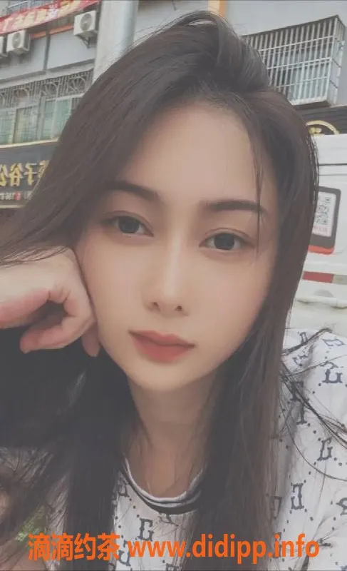 深圳楼凤-龙华二妹御姐，胸围大，优质服务仅需P600