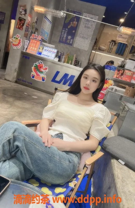 深圳楼凤资源信息,深圳龙华依纯，20岁 C罩杯，价格888元起