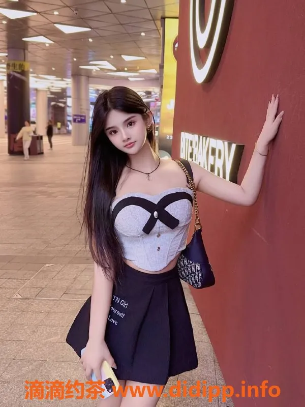 上海楼凤-闵行区筱彤，165高，48斤，20岁，1000元起