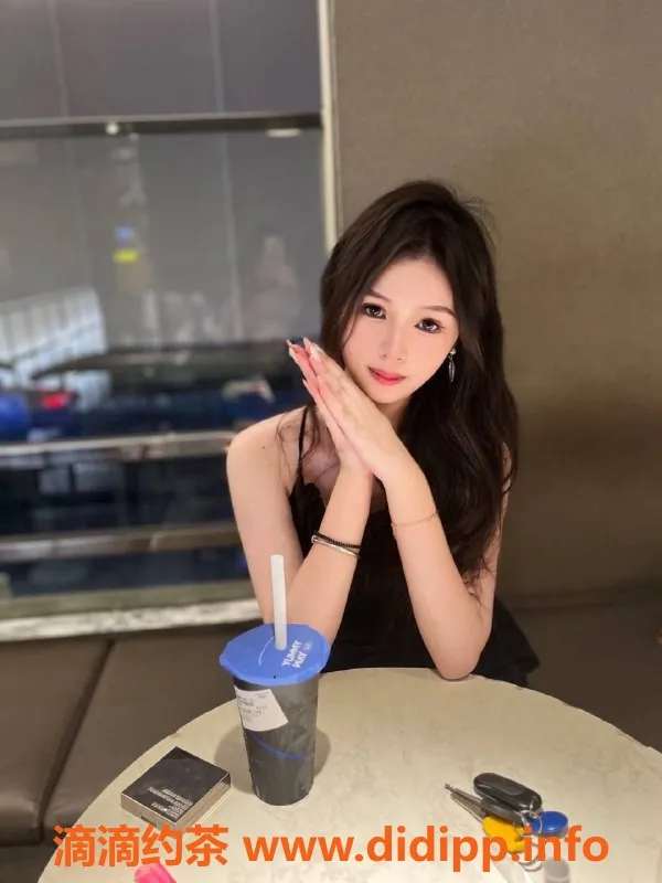 厦门楼凤-嫩妹林可怡，05年，身材诱人，电报预约