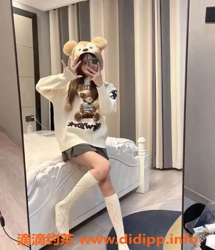 杭州楼凤-上城区四月，162高、43kg嫩妹，超白皙气质