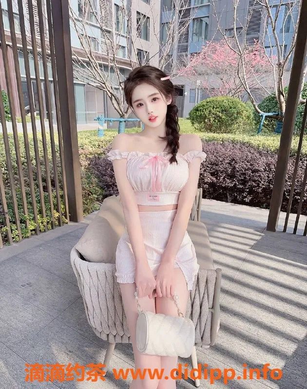 上海楼凤-普陀小宝，168cm白嫩妹，1300起