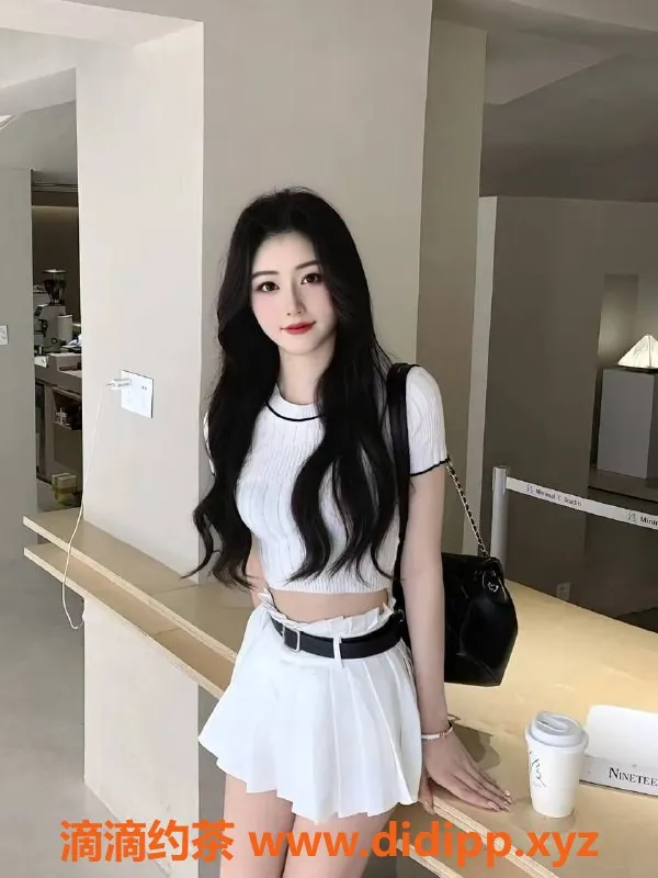 深圳楼凤-宝安潇潇御姐，五百上门服务，超大胸