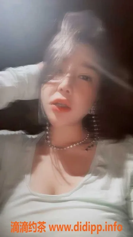 广州楼凤-广州白云大奶少妇菲菲，34岁身高166cm