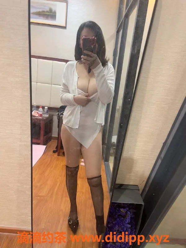 深圳楼凤-宝安少妇姐姐900起，还提供私密服务！