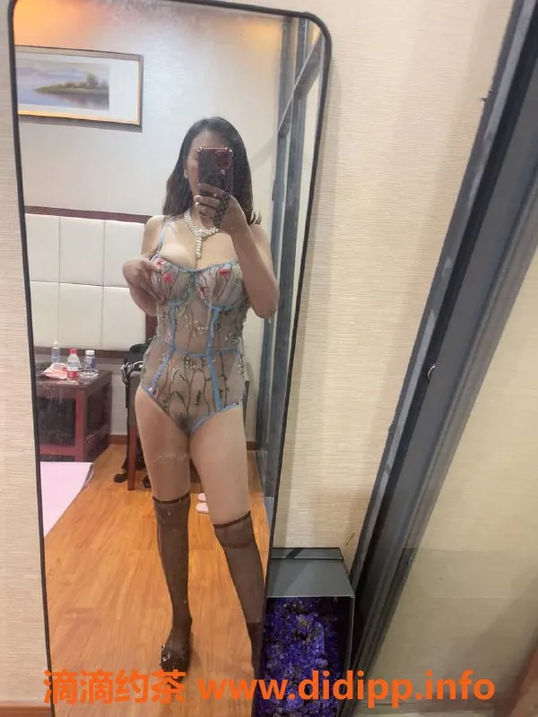 深圳楼凤-宝安少妇姐姐900起，还提供私密服务！