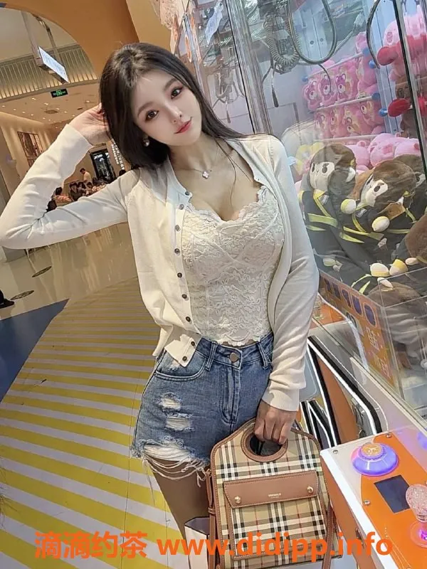 深圳楼凤-南山艾米：御姐大胸嫩妹，体验特价服务！