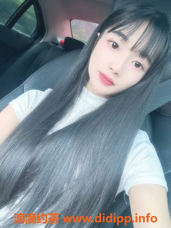 深圳楼凤-龙华小倩，嫩妹御姐大胸，包夜体验不容错过