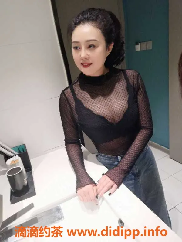 深圳楼凤-深圳龙岗风骚师姐小艺，33岁，胸围36D，超值400元全套