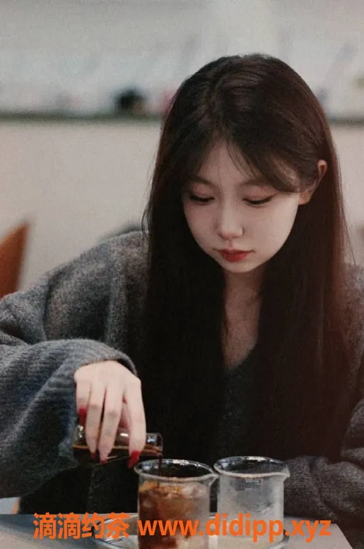 北京楼凤-朝阳小豌豆，165cm、47kg，大一嫩妹，千元档服务