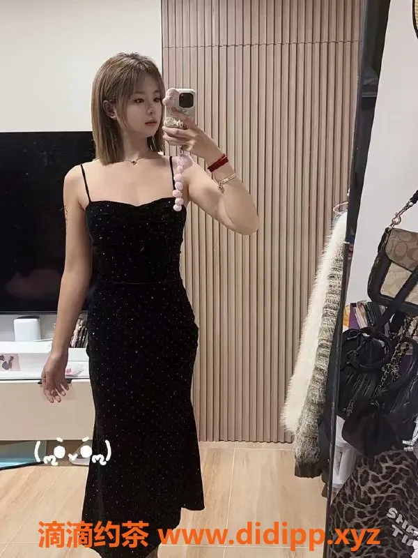 上海楼凤-浦东18岁嫩妹吐泡泡 36D制服服务