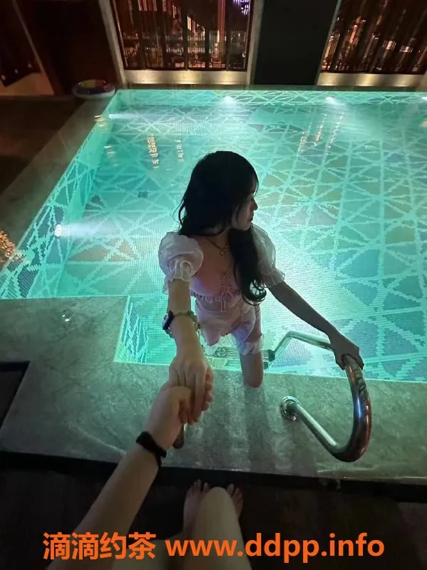 厦门楼凤-集美区双飞嫩妹小遇思思，包夜仅需25张