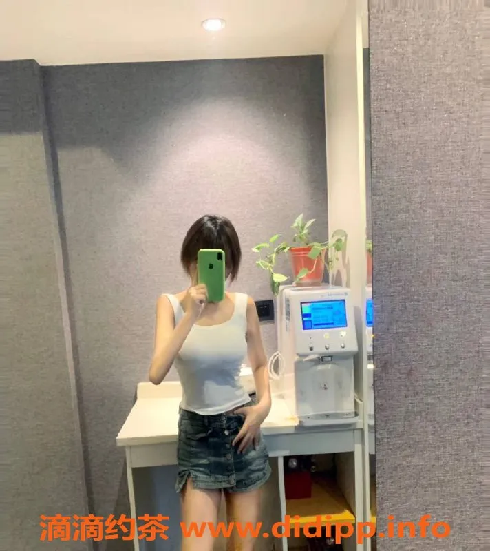 上海楼凤-上海嫩妹图图 162CM 42KG 800p可享服务