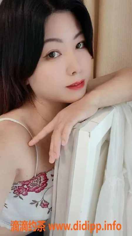广州楼凤-番禺兼职伊伊，28岁C罩杯，400元体验