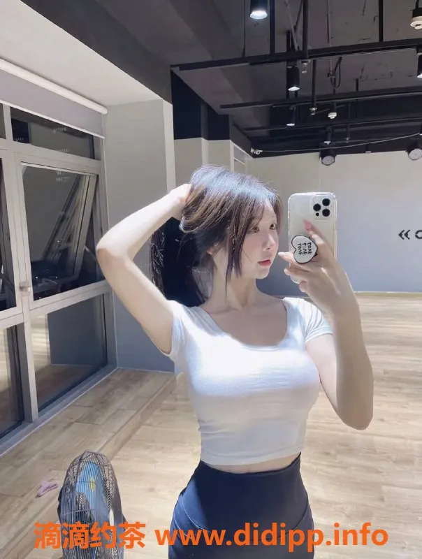 广州楼凤-天河Yuki，清纯可人，1800元性价比超高