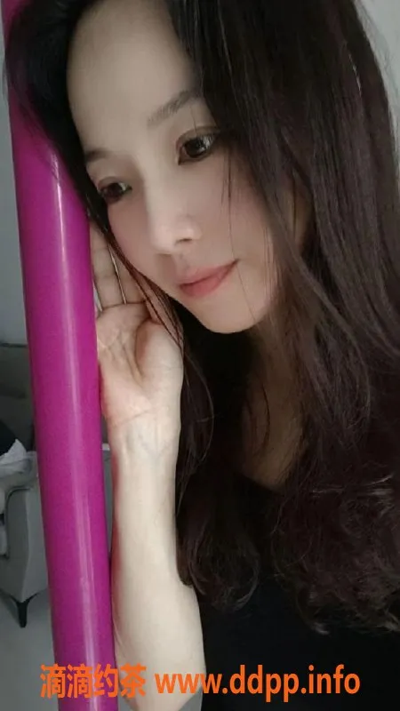 广州楼凤-天河兼职少妇红红，32岁160cm，400元体验