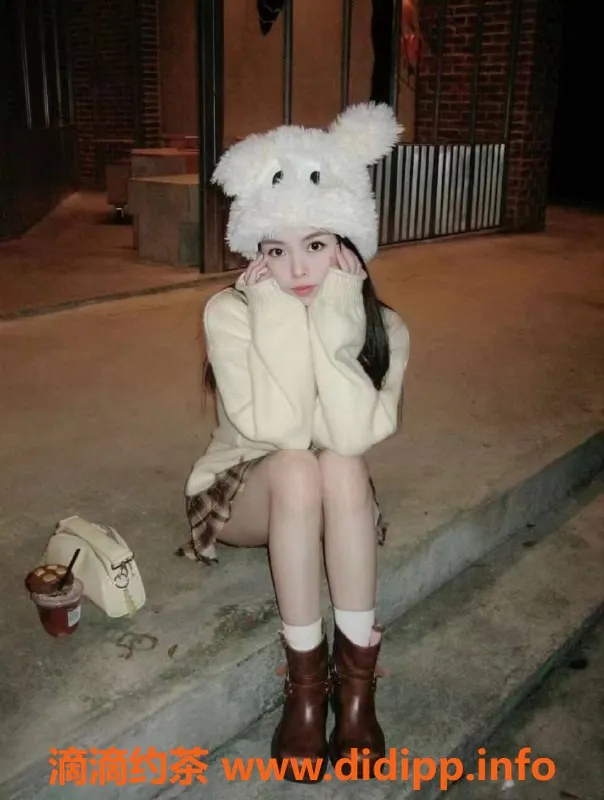 深圳楼凤-宝安婷婷，800元超值体验，舌吻69等服务