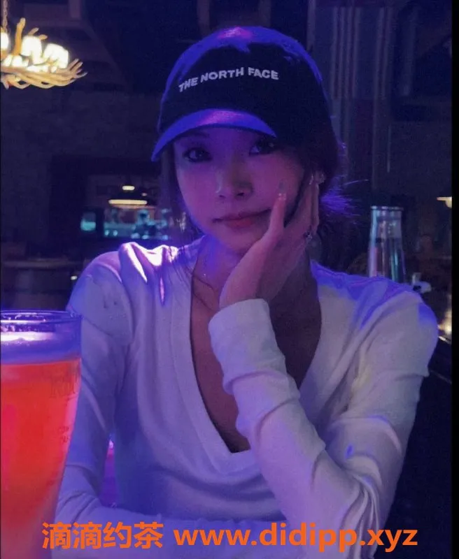 上海楼凤-闵行柒柒，170cm长腿美女，纯天然无纹身