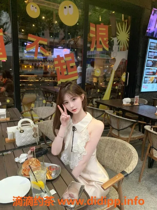 上海楼凤-21岁林希，闵行御姐1500元起服务