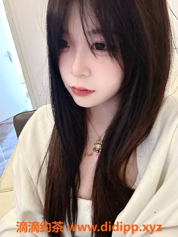 深圳楼凤-龙华小柔，900元舌吻制服丝袜服务