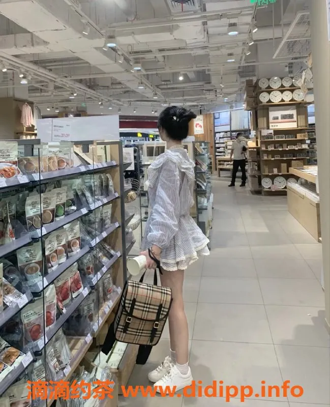 武汉楼凤-洪山七七，性感尤物等你约！