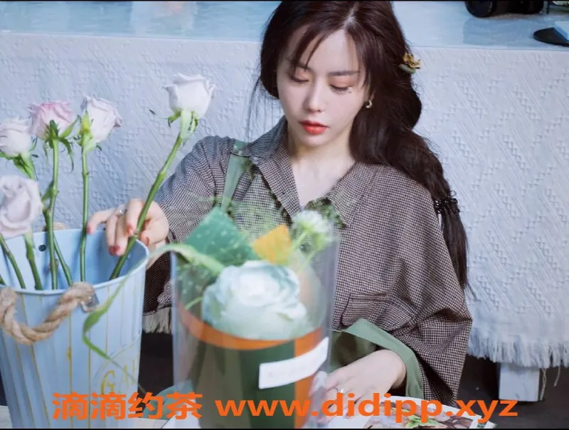 杭州楼凤-上城区直连老师，胸形状超棒的花店老板娘