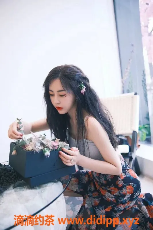 杭州楼凤-上城区直连老师，胸形状超棒的花店老板娘