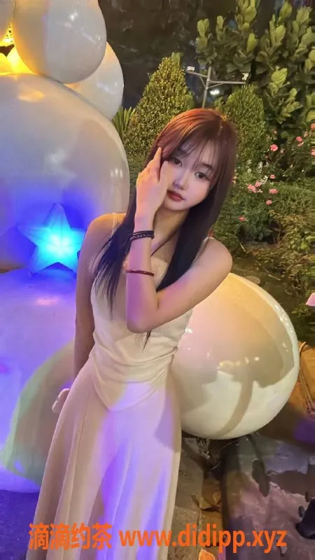 深圳楼凤-龙华瑶瑶，900元舌吻69服务，实力派体验