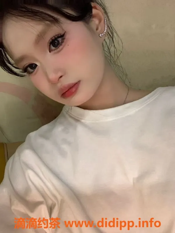 广州楼凤-海珠映雪，800元舌吻御姐陪伴