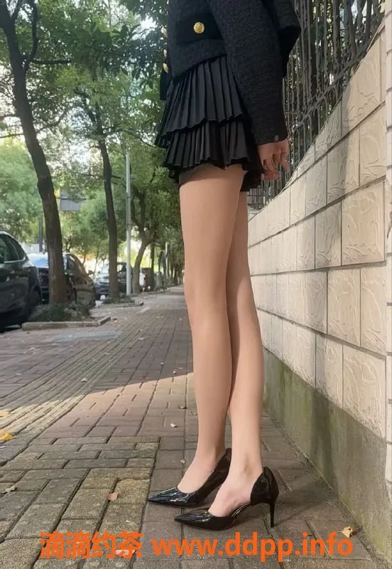 杭州上门服务-上城嫩妹小涵，超值舌吻服务已降价